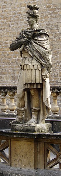 Fil:Statue of Agricola at Bath.jpg