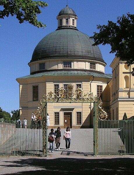 Fil:Drottningholm kyrka 2007.JPG