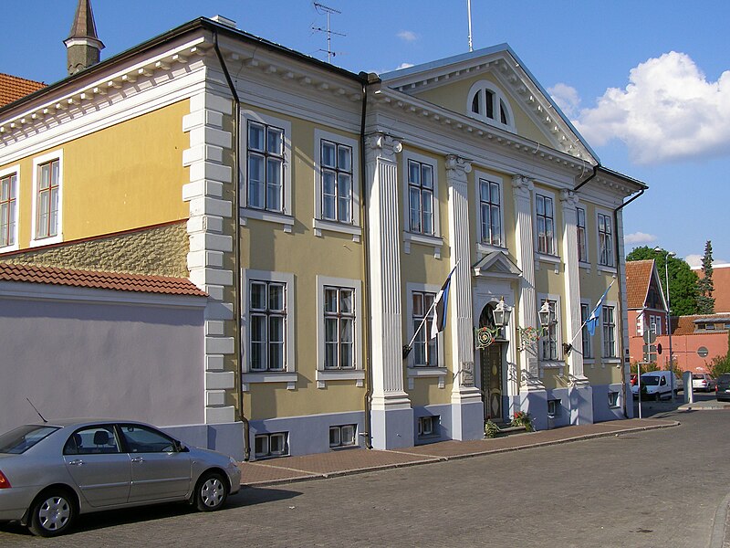 Fil:Pärnu city hall.jpg