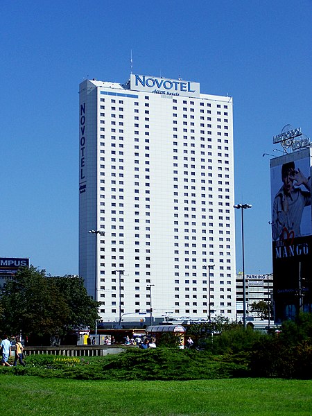 Fil:Warszawa - Hotel Novotel.JPG