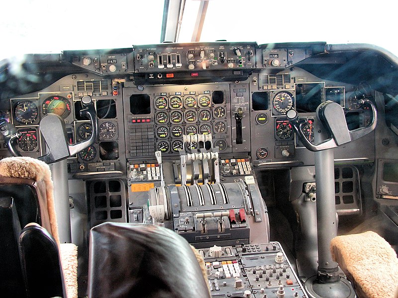Fil:B747-cockpit.jpg