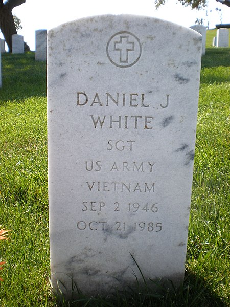 Fil:Dan White headstone front.JPG
