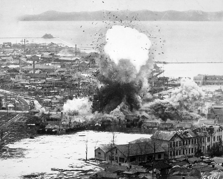 Fil:Korean War bombing Wonsan.jpg