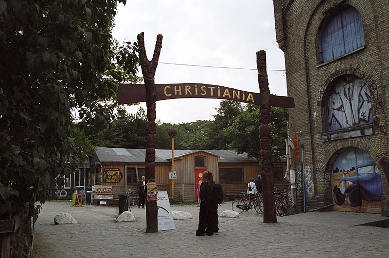 Fil:Entrée de Christiania.jpg