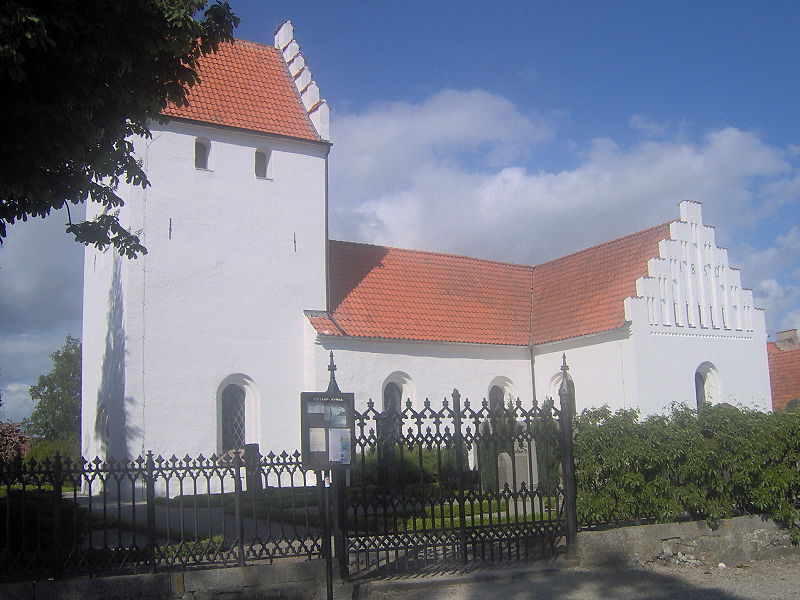 Fil:Tottarps kyrka 2.jpg