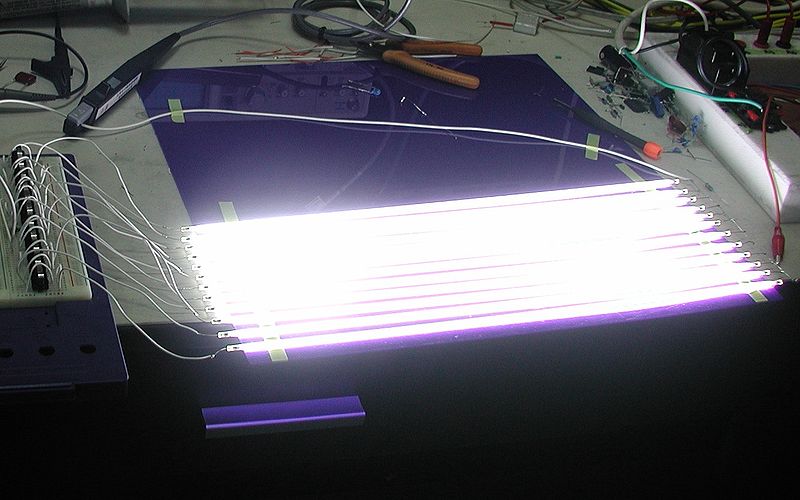 Fil:Cold Cathode Fluorescent Lamp.JPG