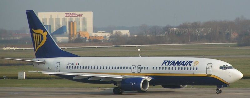 Fil:Ryanair Boeing 737-800 in SXF.jpg