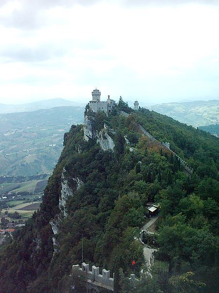Fil:San Marino La Cesta o Fratta.jpg