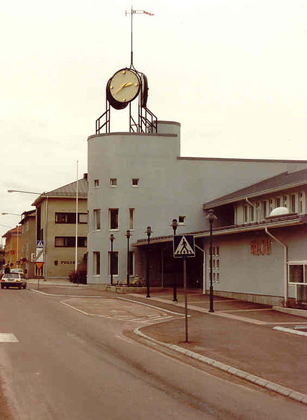 Fil:Stadsbiblioteket i Mariehamn 1991..jpg