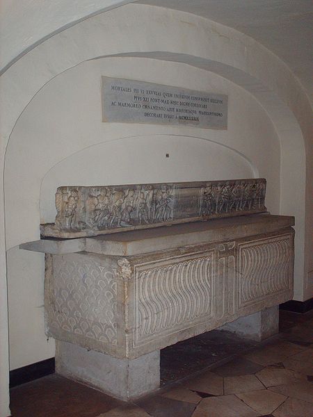 Fil:Tomb of Pius VI.jpg
