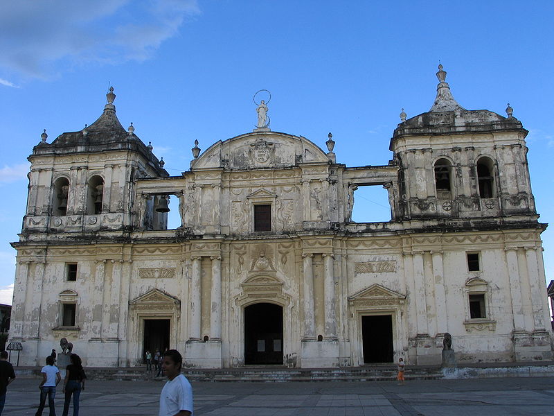 Fil:Basilica-de-la-Asuncion.JPG