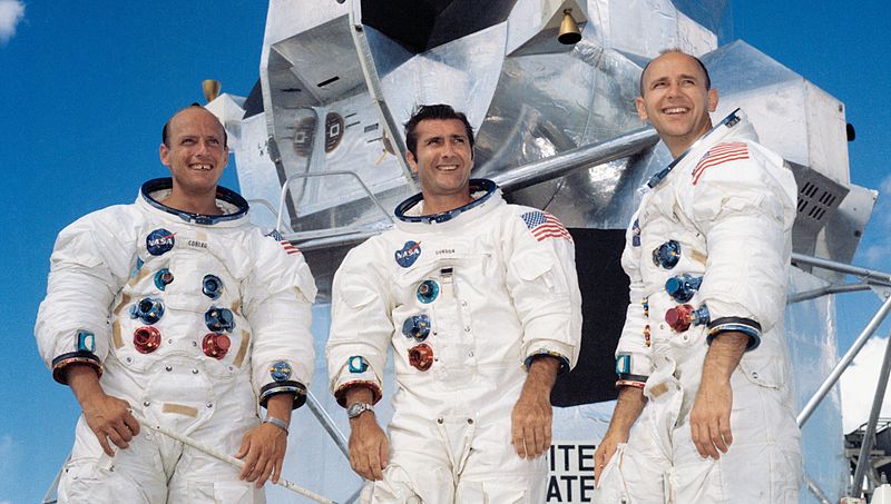 Fil:Apollo 12 crew.jpg