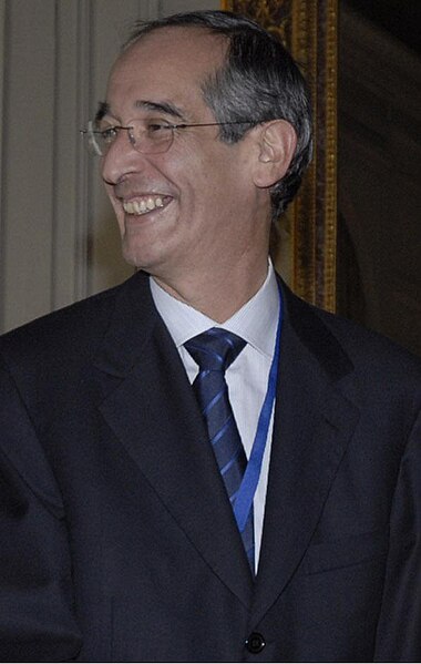 Fil:Alvaro Colom Caballeros.jpg