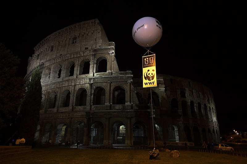 Fil:Colosseum Earth Hour.jpg