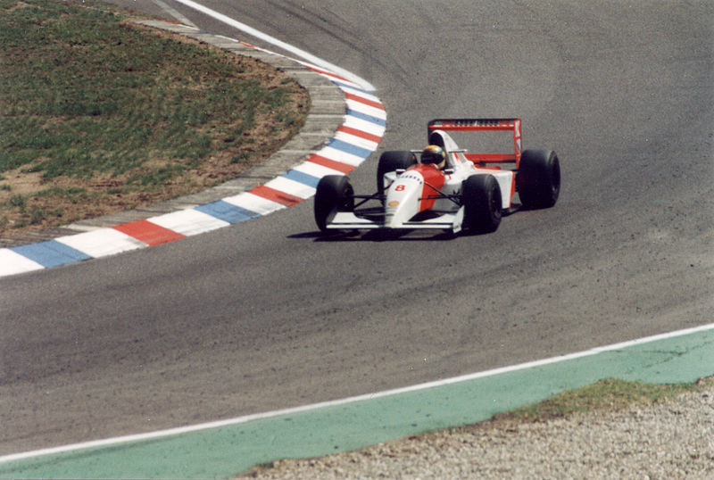 Fil:AyrtonSennaAtHockheimGP1993.jpg