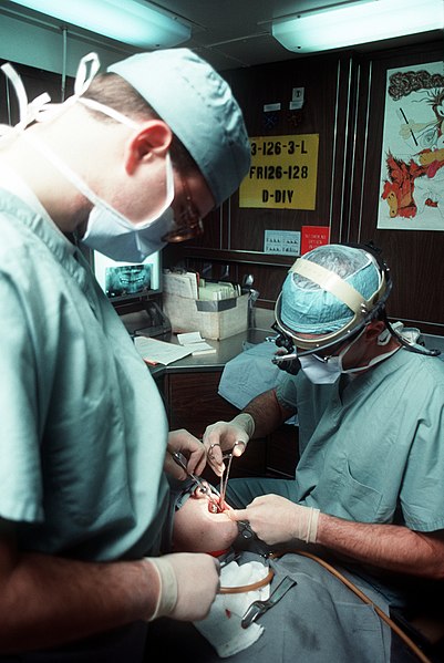 Fil:Dental surgery aboard USS Eisenhower, January 1990.JPEG