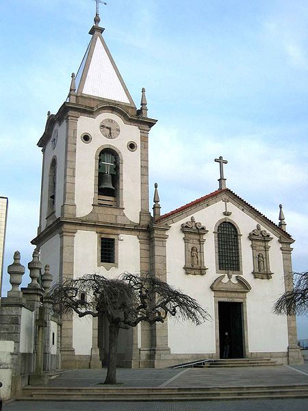 Fil:Igreja de Gondomar Portugal 01.jpg