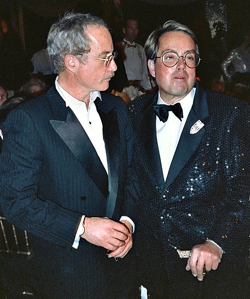 Fil:Richard Dreyfus and Allan Carr at the Governor's Ball party after the 1989 Academy Awards.jpg