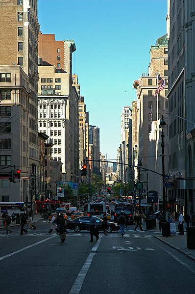 Fil:Fifth Avenue NYC looking so.jpg