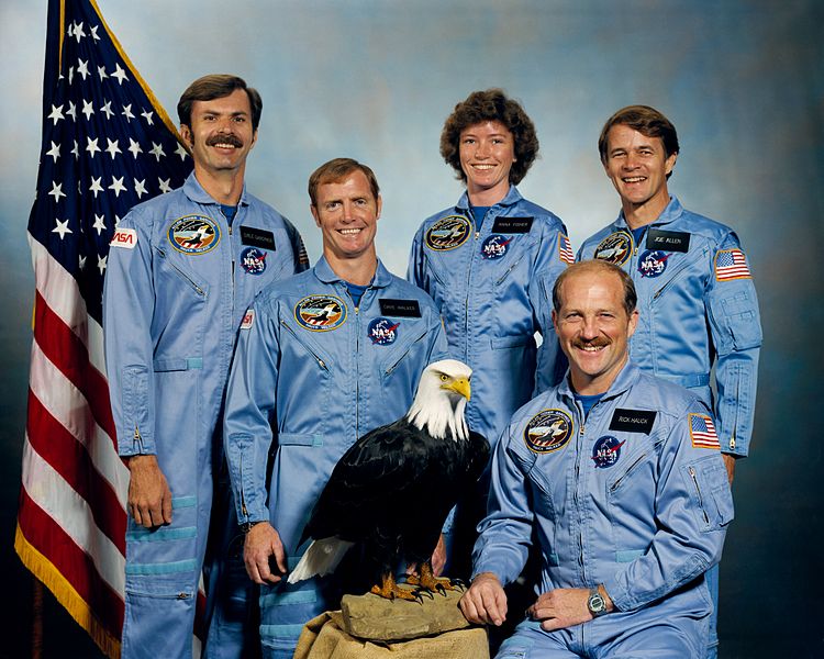 Fil:STS-51-A crew.jpg