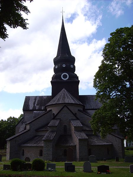 Fil:Varnhems kloster, den 13 juni 2007, bild 3.jpg
