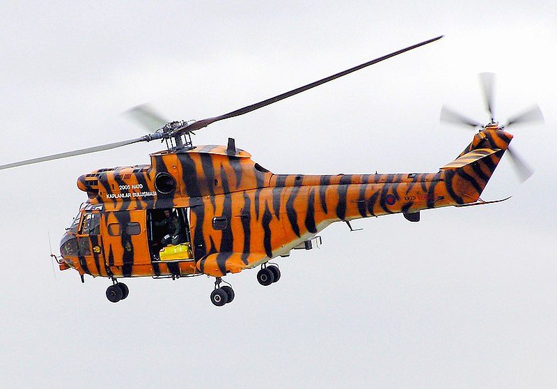 Fil:Aerospatiale.puma.hc1.fairford.arp.jpg