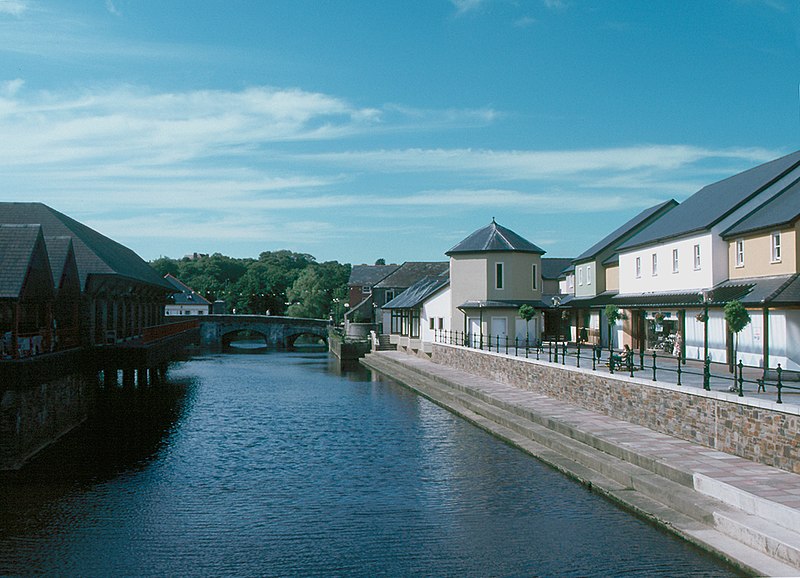 Fil:Haverfordwest Quay and Old Bridge South Wales.jpg