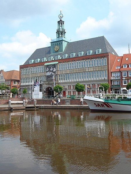 Fil:Emden city hall.jpg