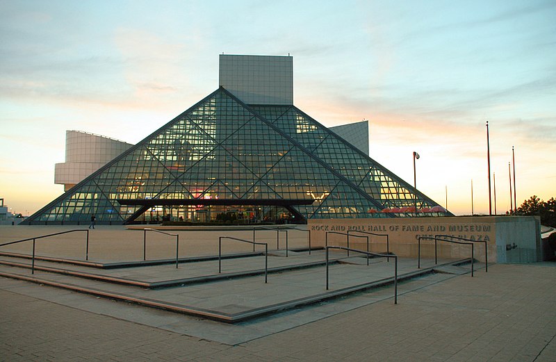 Fil:Rock-and-roll-hall-of-fame-sunset.jpg