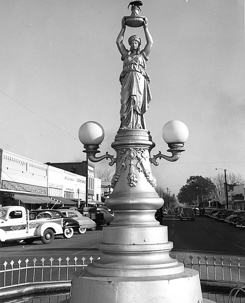 Fil:Boll weevil monument.jpg