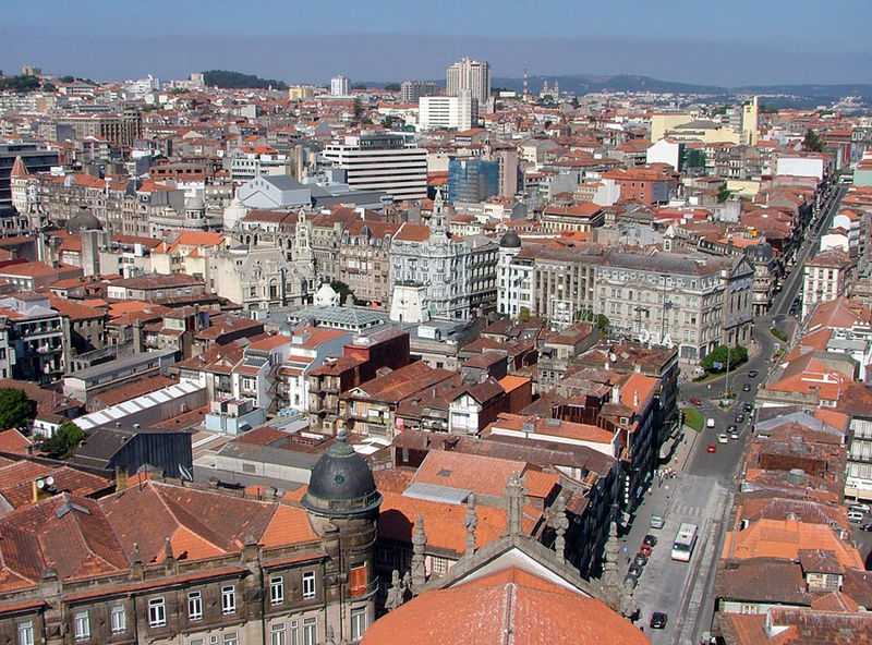 Fil:Central Porto from Torre dos Clérigos.jpg