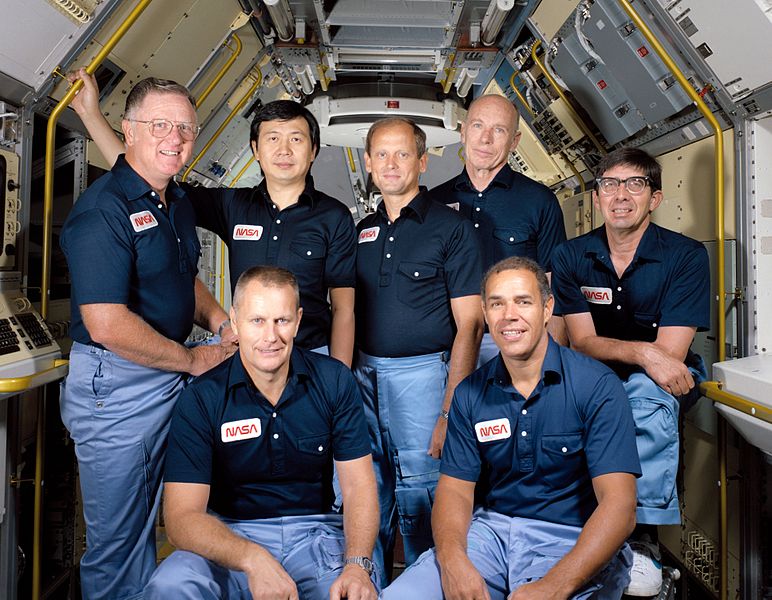 Fil:STS-51-B crew.jpg
