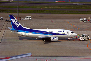 Ana boeing737 01.jpg