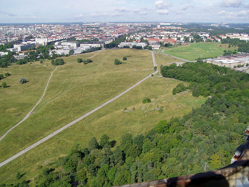 Fil:Kaknästornet Gärdet Gärdets Sportfält Stockholm Sweden 20050812.JPG