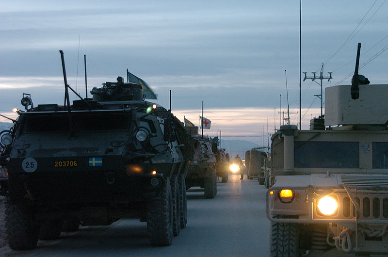 Fil:Patria and Humvee.jpg