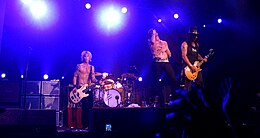 Velvet Revolver under en konsert i Argentina 2007.