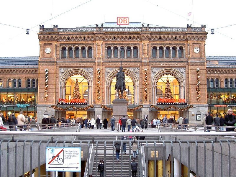 Fil:Hannover - Hauptbahnhof Eingangsportal 1.jpg
