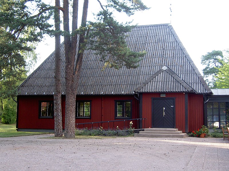 Fil:Sunnersta kyrka ext1.jpg