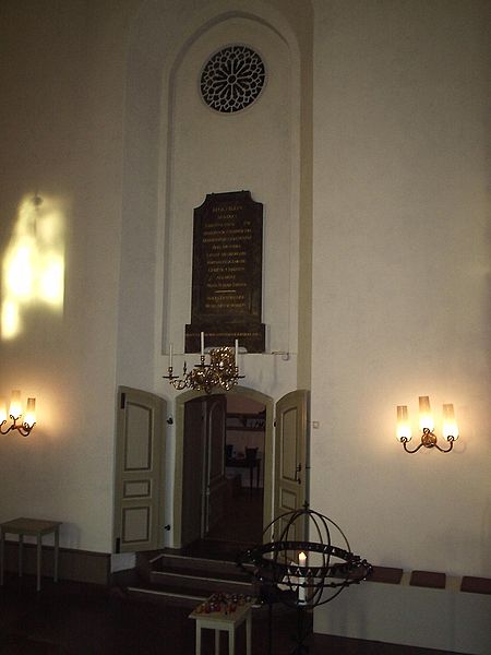 Fil:Sankt Olai kyrka i Norrköping, blick mot sakristians dörr, från altaret, den 21 november 2005..JPG