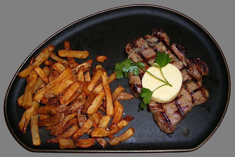 Fil:Sirloin steak with garlic butter and french fries cropped.jpg