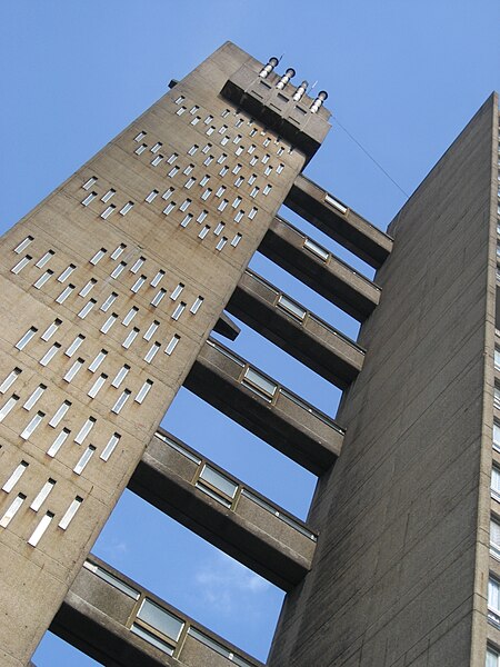 Fil:Balfron Tower 2.JPG