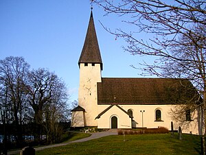 Salems kyrka vid södra Bornsjön lgger innanför reservatets gränser.