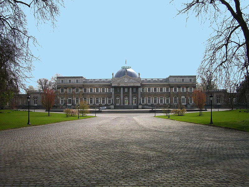 Fil:Castle of Laeken.JPG