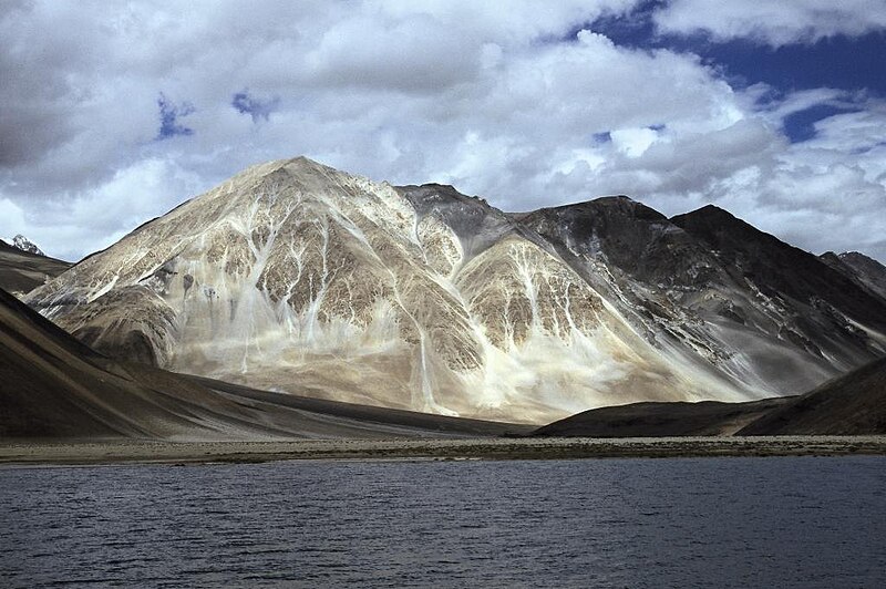 Fil:Pangong Tso lake.jpg