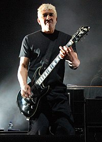 Pat Smearvid en konsert med Foo Fighters i januari 2008
