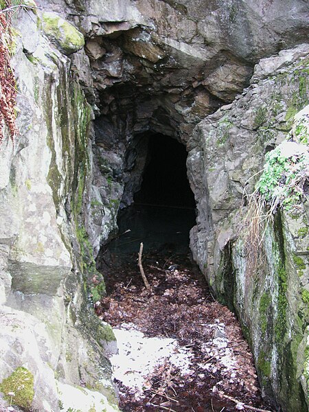 Fil:Hagaparken grotta 2008b.JPG