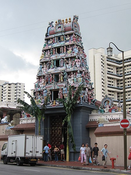 Fil:Sri Mariamman Temple 2, Dec 05.JPG