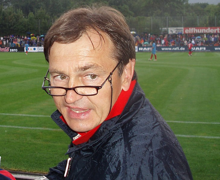 Fil:Ewald Lienen.JPG