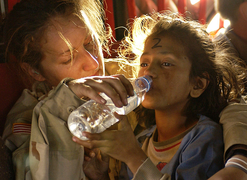Fil:Humanitarian aid OCPA-2005-10-28-090517a.jpg