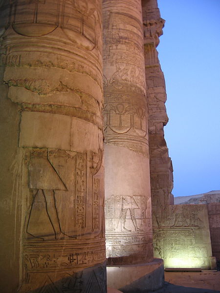 Fil:ISPelare Kom Ombo.JPG